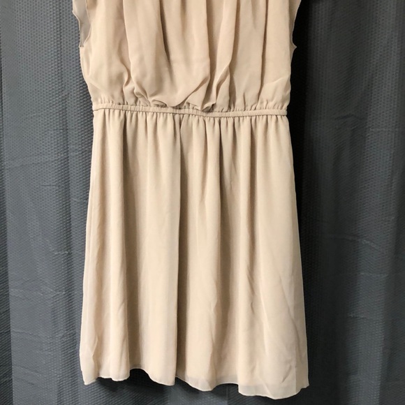Small, Short flutter sleeve Tan Dress - Picture 4 of 6